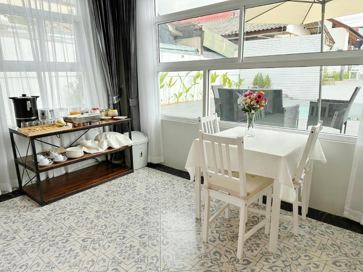 The White House Rachamankha เดอะ ไวท์เฮ้าส์ ราชมรรคา Hostel Chiang Mai Exterior photo